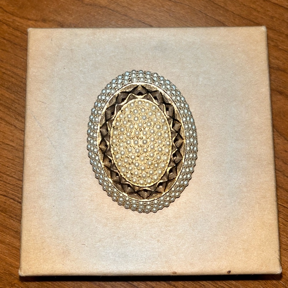 Vintage signed HAR brooch